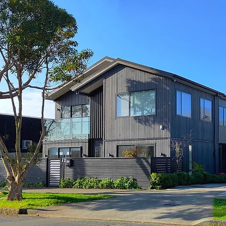 Sparkling New 4Beds Family Home